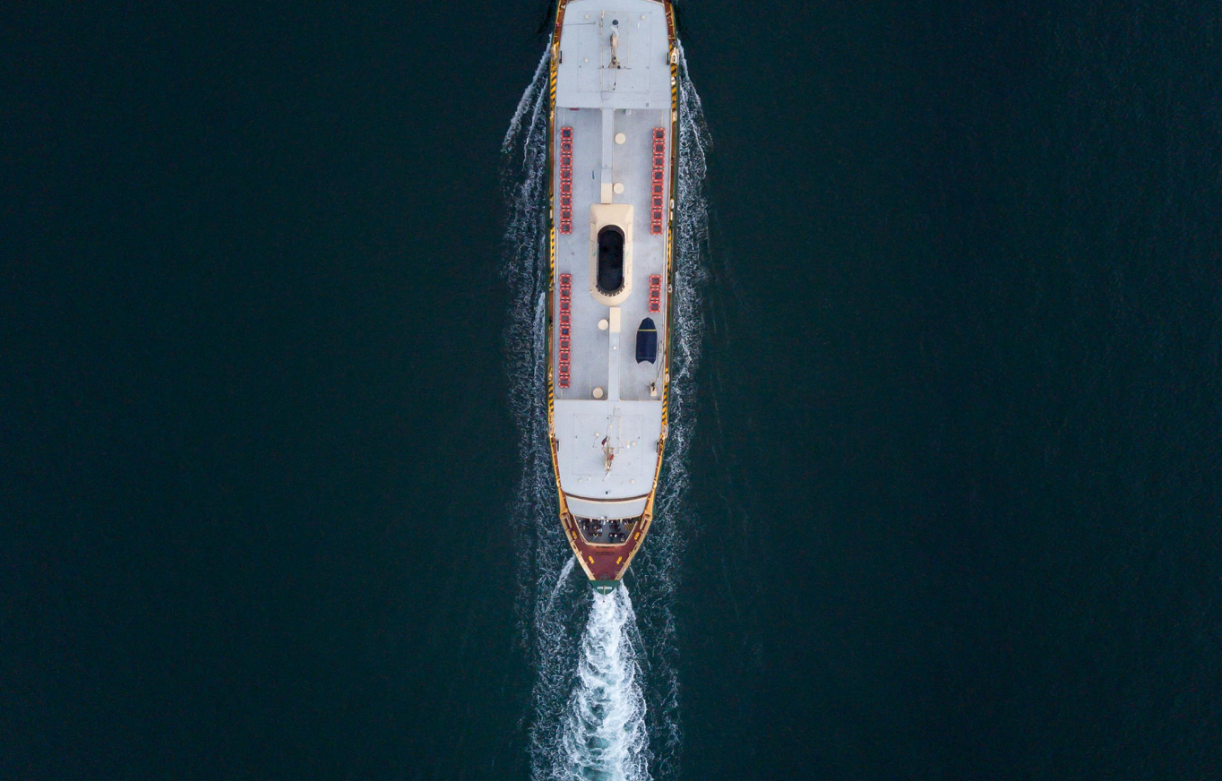 Luftaufnahme Des Schiffes Auf Gew&auml;sser